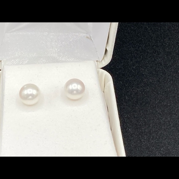 Jewelry - 18k Yellow Gold Freshwater Pearl Stud Earrings 7mm